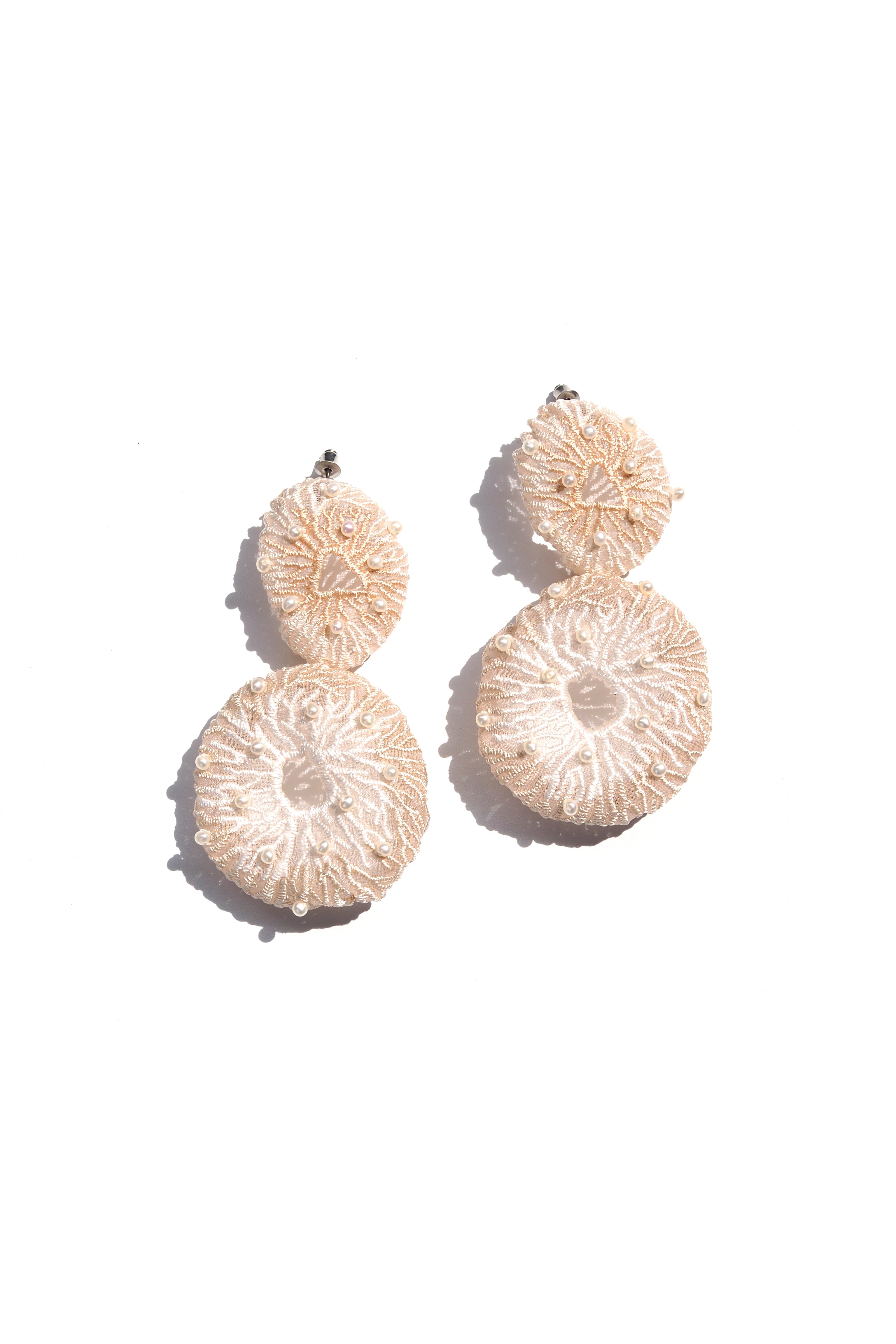 Coral egg pearl earrings